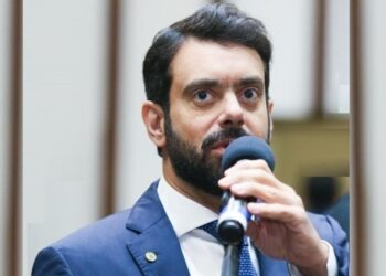 Tiago Correia solicita obras no bairro de Periperi