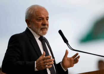 Pesquisa Atlas mostra alta de Lula em meio a tensão