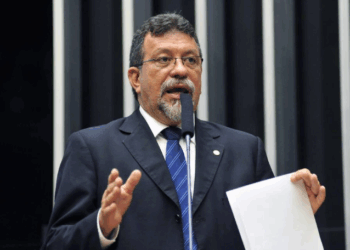 Afonso Florence deixa cargo na Casa Civil novamente