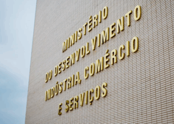 Governo e setor privado unem forças contra tarifas dos EUA