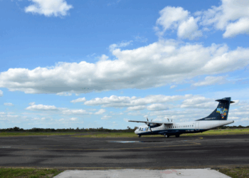 Feira amplia malha aérea com licença para voos maiores