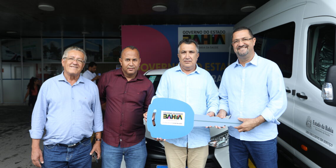 Osni Cardoso fortalece saúde com entrega de veículos