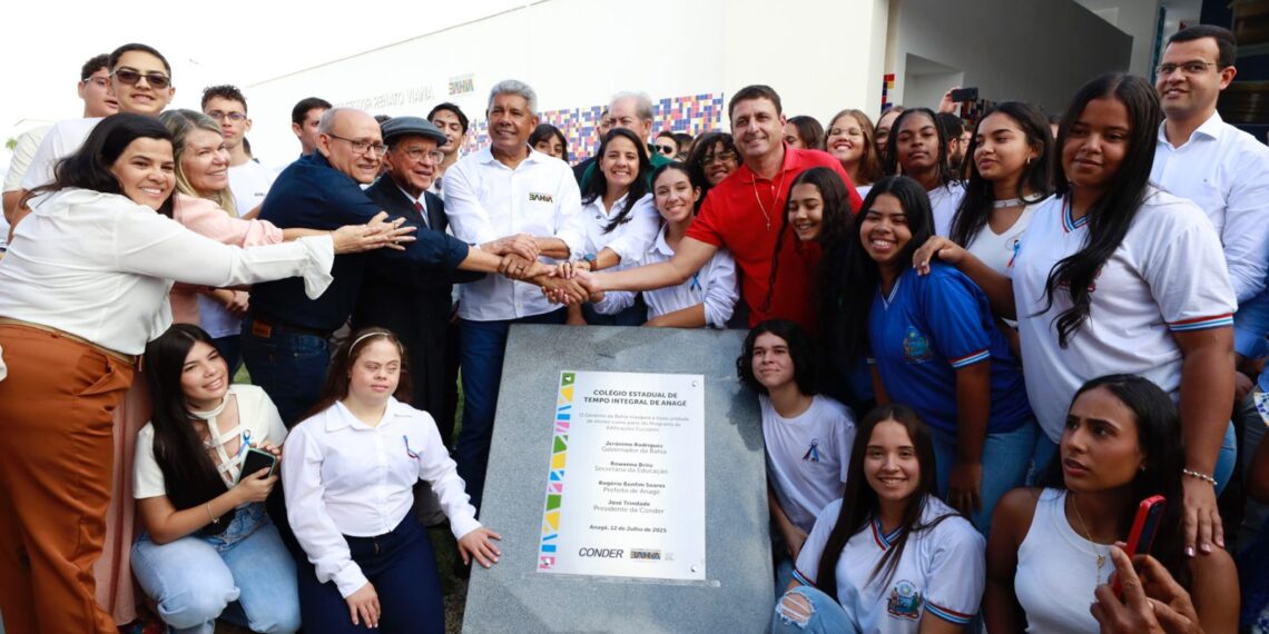 Governo entrega obras e reforça serviços em Anagé