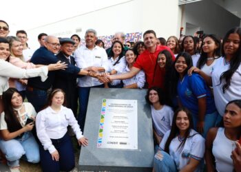 Governo entrega obras e reforça serviços em Anagé