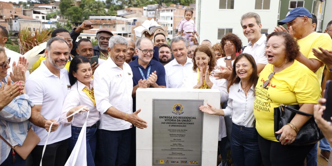 Jerônimo e Rui entregam moradias do MCMV em Salvador