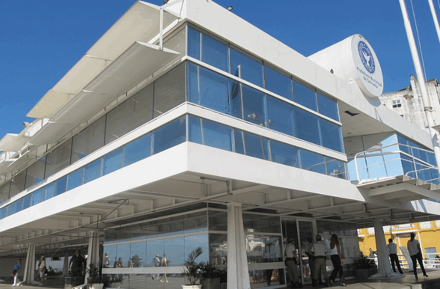 Ex-vereadores sem mandato assumem cargos na prefeitura