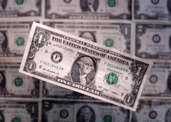 Dólar cai após nova trégua de Trump; Bolsa fecha em queda