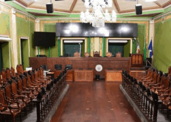 Vereadores de Salvador acumulam faltas; veja quem lidera