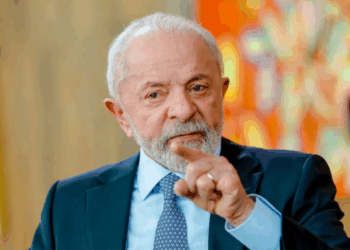 Presidente Lula veta aumento no número de deputados