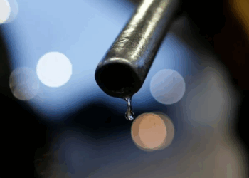 Combustíveis puxam recuo no varejo em maio, diz IBGE