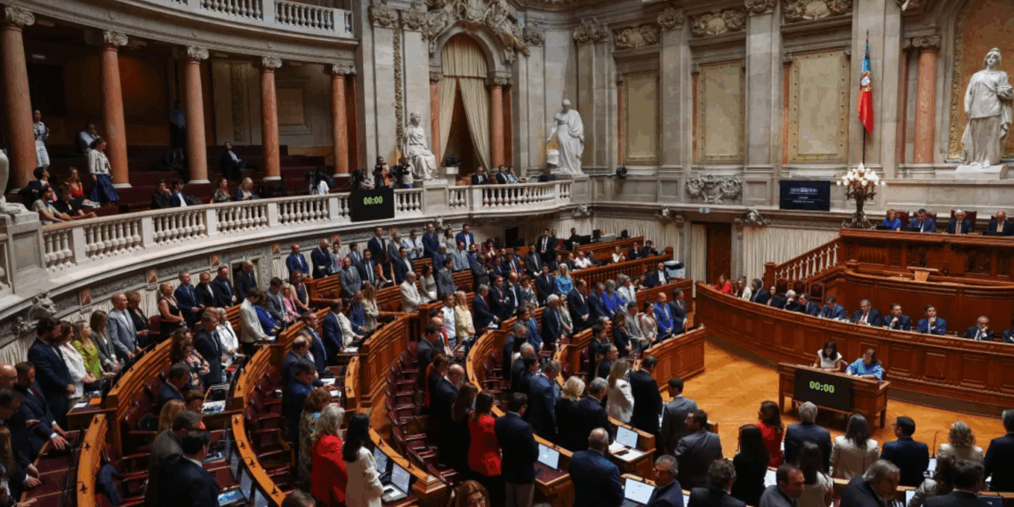 Portugal aprova lei anti-imigração que atinge brasileiros