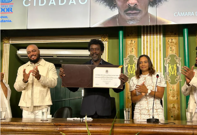 Câmara entrega título de cidadão a Seu Jorge em Salvador