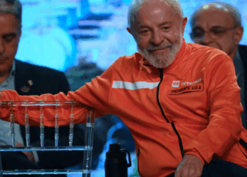 Lula diz que disputará a reeleição à Presidência