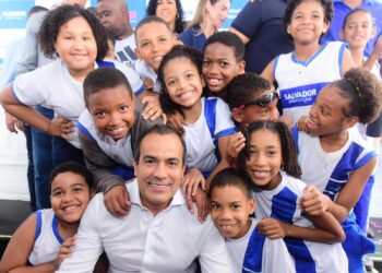 Prefeitura entrega escola no Pero Vaz com alto padrão