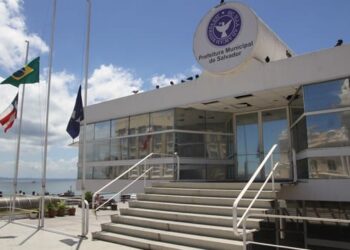 Com 78% das escolas funcionando, prefeitura pede fim da greve