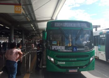 Nova linha de ônibus começa a operar em Salvador após fechamento do metrô