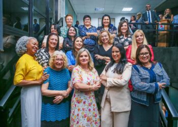 Galeria das deputadas é reinaugurada com homenagens históricas
