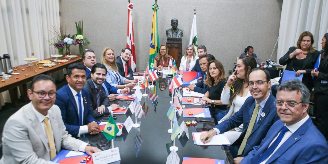 Presidente da ALBA recebe diretoria da Unale em Salvador