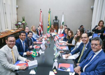 Presidente da ALBA recebe diretoria da Unale em Salvador