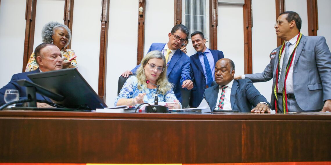 Empenho de Ivana Bastos facilita aprovação de projetos a servidores