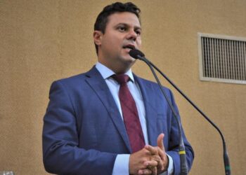 Deputado solicita tratores para produtores de Barra