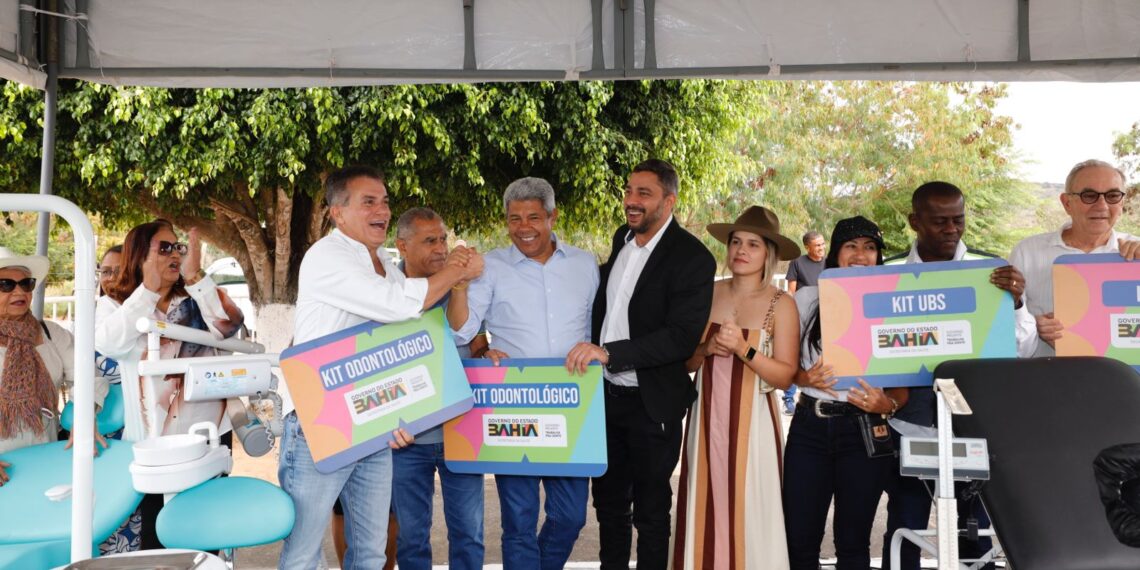 Governador entrega equipamentos em Ibiquera e prestigia vaquejada