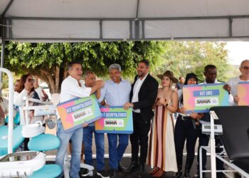 Governador entrega equipamentos em Ibiquera e prestigia vaquejada
