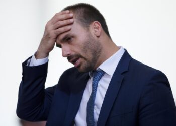 Motta pede cassação de Eduardo Bolsonaro no Conselho de Ética