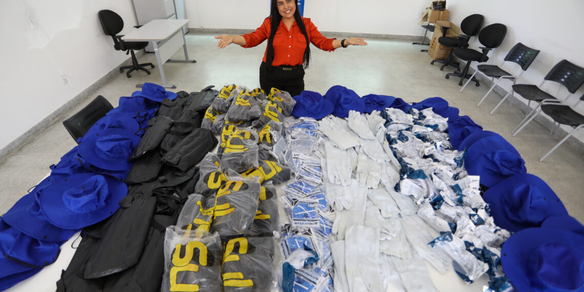 Entrega de EPIs marca ação da SDR em Várzea Nova