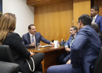 Deputado Adolfo Viana destina R$ 3 mi à saúde de Casa Nova