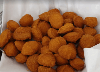 Acarajé de graça: festival dá 10 mil unidades no Pelô