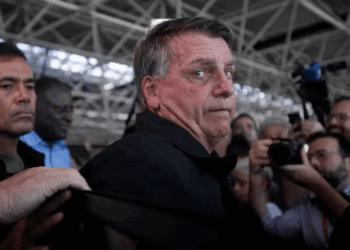 Bolsonaro tem até hoje para explicar ao STF risco de fuga