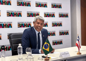 Jerônimo propõe reajuste salarial de 47 mil servidores