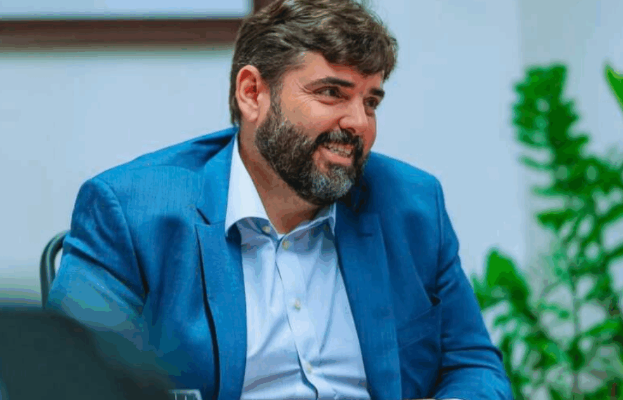 Adolpho Loyola rebate pesquisa e aponta distorções