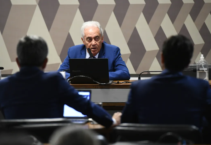 Otto rebate bolsonaristas e mantém agenda no Senado