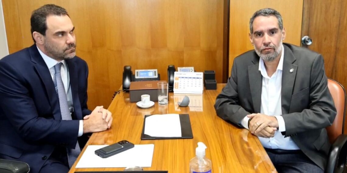 Anisio Viana articula medidas para salvar fruticultura do Vale