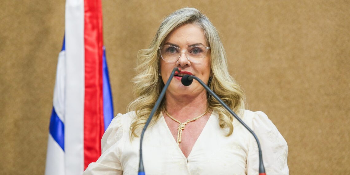 Ivana Bastos reinaugura Galeria das Deputadas na ALBA