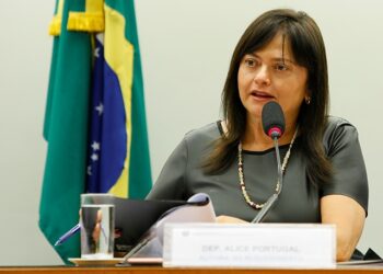 Alice Portugal sobre Bolsonaro: “Justiça está sendo feita”