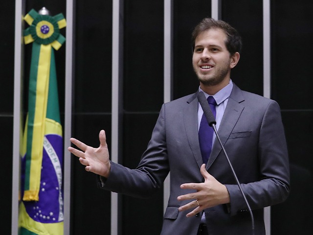 Deputado admite erro em PEC da Blindagem e recorre ao STF