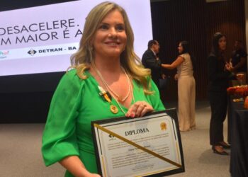 Parlamentares recebem medalha Amigos do Detran