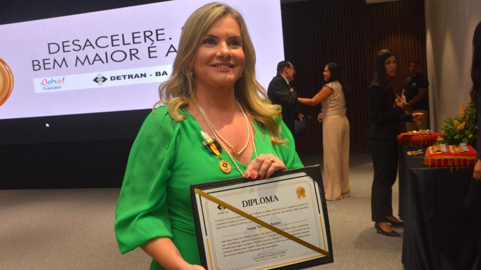 Parlamentares recebem medalha Amigos do Detran