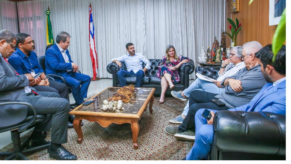 Ivana Bastos anuncia reajuste salarial dos servidores da ALBA