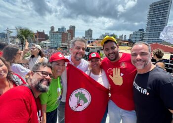 Ato em Salvador contra PEC da Blindagem reúne milhares com artistas