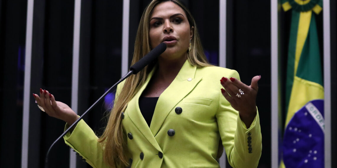 Deputada deixa União Brasil após voto favorável à PEC da Blindagem