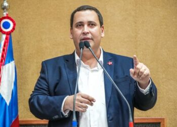 Éden Valadares propõe isenção de IR até R$ 5 mil