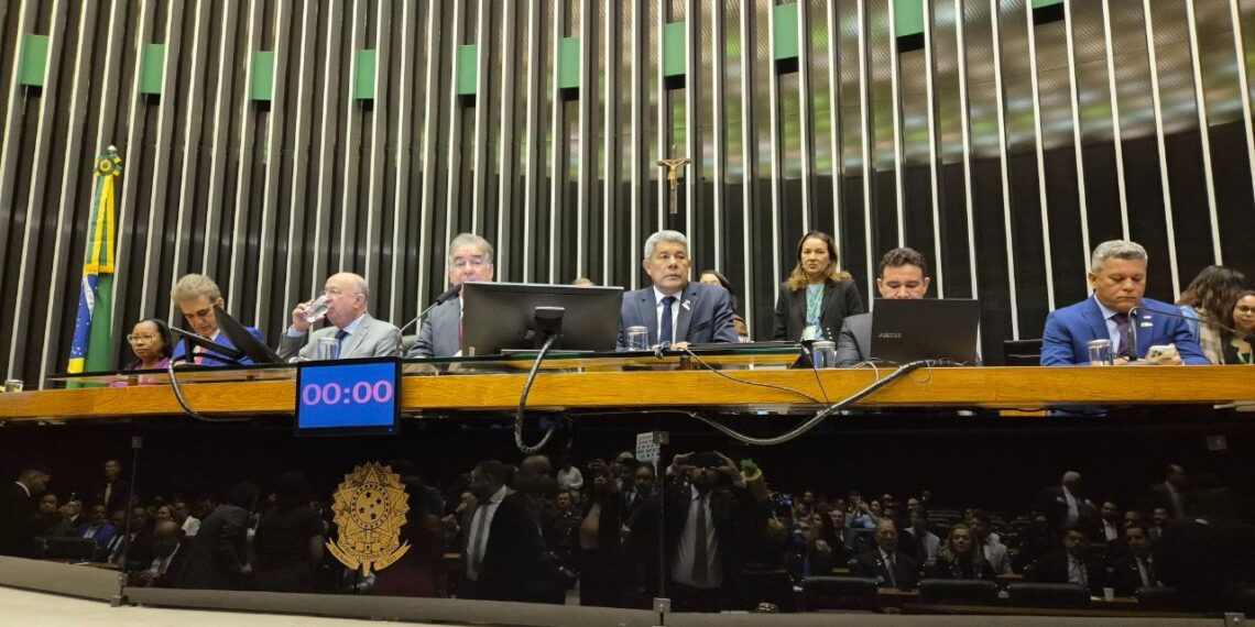 Jerônimo participa de homenagem aos 192 anos de Feira em Brasília