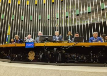 Jerônimo participa de homenagem aos 192 anos de Feira em Brasília