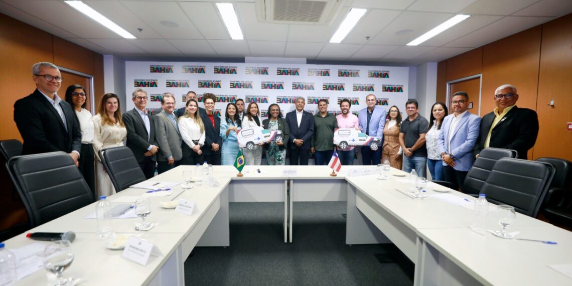 Estado entrega duas ambulâncias para reforçar saúde de Ubaíra