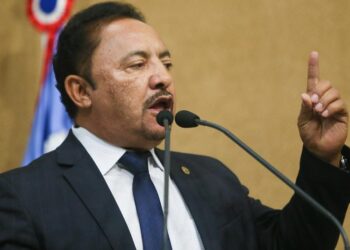 Roberto Carlos confirma candidatura à reeleição na Alba