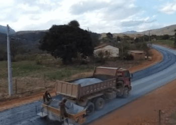 Governo rebate críticas de Neto sobre estrada e mostra obras